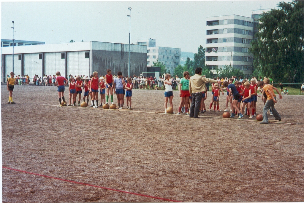 1975 Jungen-Abteilung Sommerfest Medizinball-Staffel