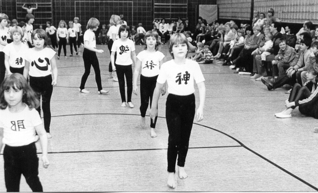 1984 Mädchen 6-10 Jahre Sportmosaik